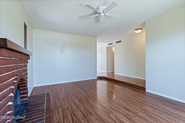 2672 S Black Moon Drive, Tucson, AZ 85730