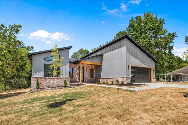 2 Hemel Lane, Bella Vista, AR 72714
