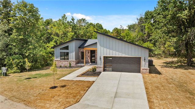 2 Hemel Lane, Bella Vista, AR 72714