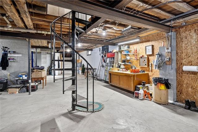 297 Creek Rd, Lansing, NY 13092