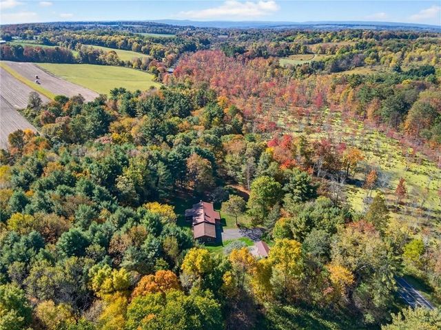 297 Creek Rd, Lansing, NY 13092