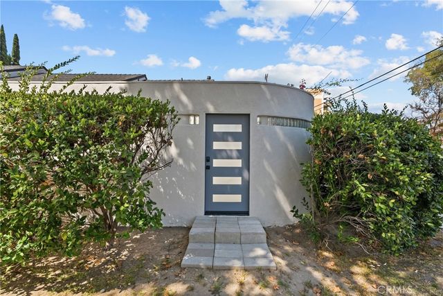 13636 Riverside, Sherman Oaks, CA 91423