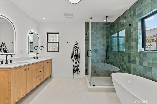 13636 Riverside, Sherman Oaks, CA 91423