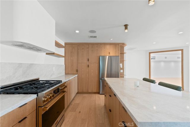 13636 Riverside, Sherman Oaks, CA 91423