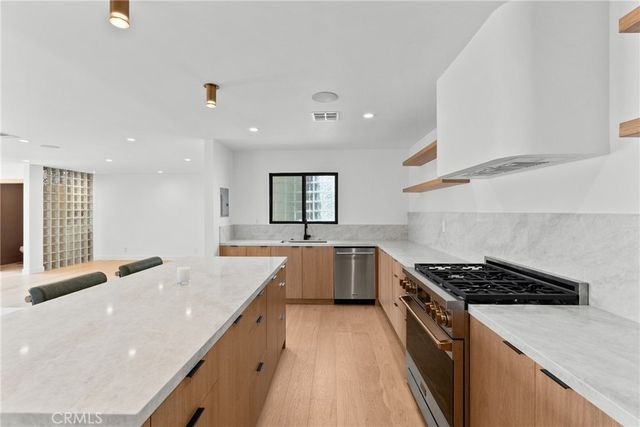 13636 Riverside, Sherman Oaks, CA 91423