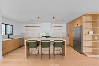 13636 Riverside, Sherman Oaks, CA 91423