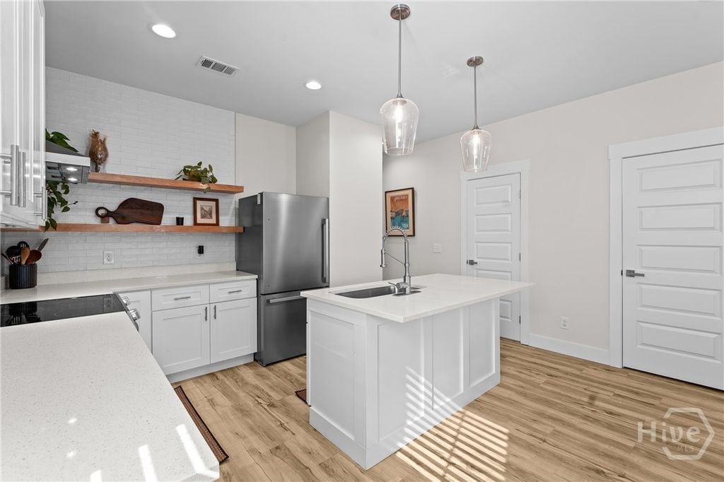 Image 15 of property listing at 711 E 32ND Street, Savannah, GA 31401
