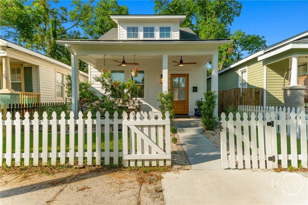 Image 2 of property listing at 711 E 32ND Street, Savannah, GA 31401