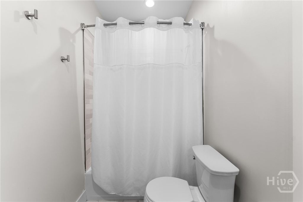 Image 28 of property listing at 711 E 32ND Street, Savannah, GA 31401