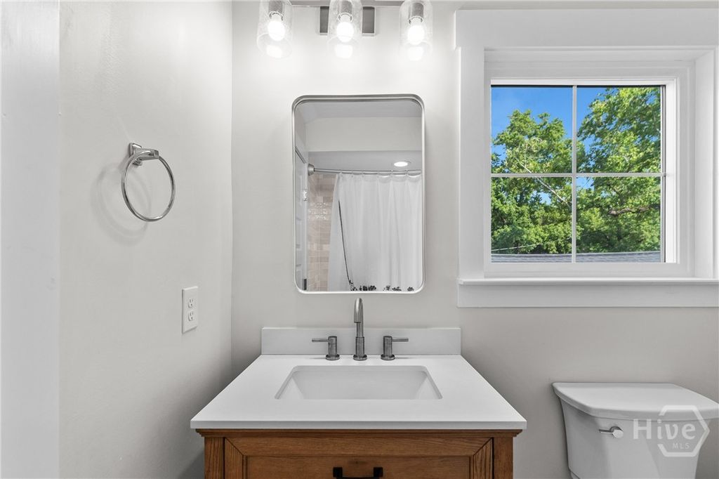 Image 33 of property listing at 711 E 32ND Street, Savannah, GA 31401