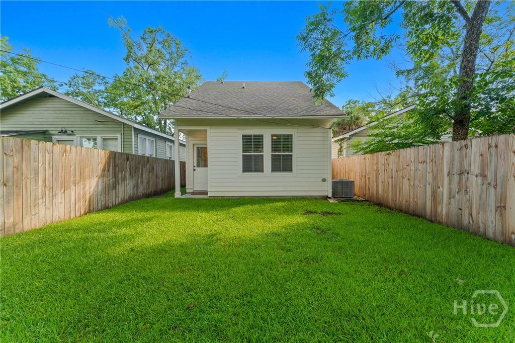 Image 8 of property listing at 711 E 32ND Street, Savannah, GA 31401