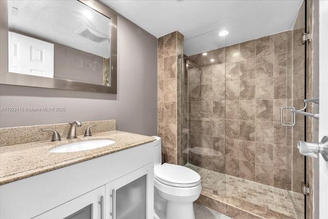 2401 Collins Ave 1807, Miami Beach, FL 33140