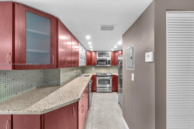 2401 Collins Ave 1807, Miami Beach, FL 33140