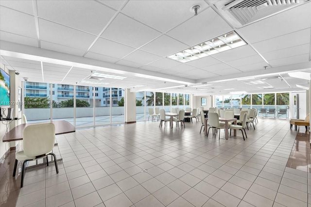 2401 Collins Ave 1807, Miami Beach, FL 33140