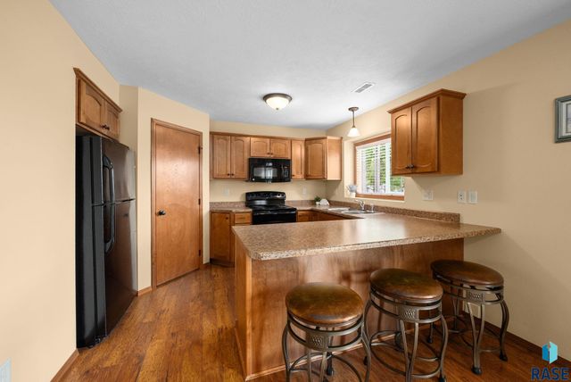 5302 W Sourwood Pl, Sioux Falls, SD 57107