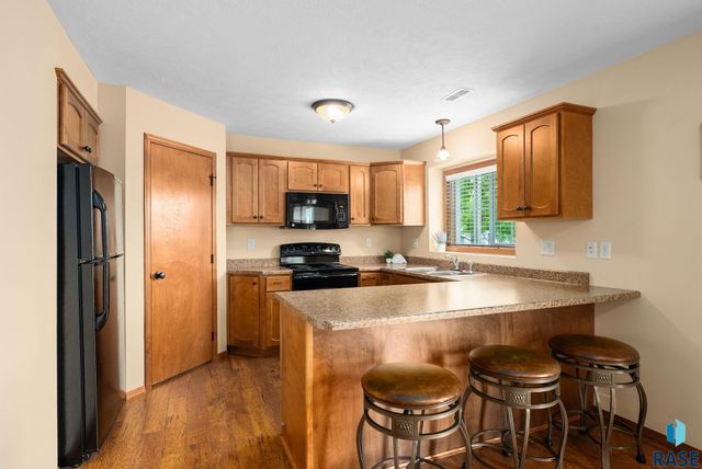 5302 W Sourwood Pl, Sioux Falls, SD 57107