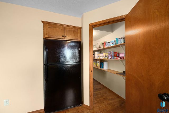 5302 W Sourwood Pl, Sioux Falls, SD 57107