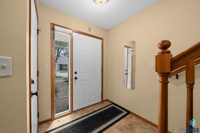 5302 W Sourwood Pl, Sioux Falls, SD 57107