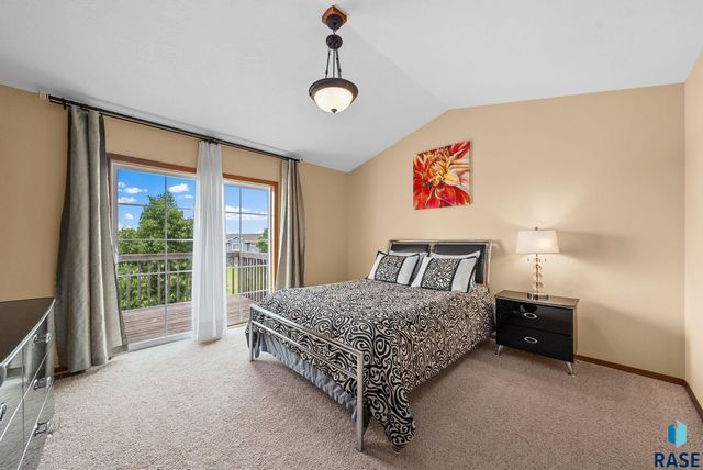5302 W Sourwood Pl, Sioux Falls, SD 57107