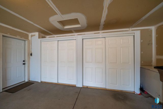 5302 W Sourwood Pl, Sioux Falls, SD 57107