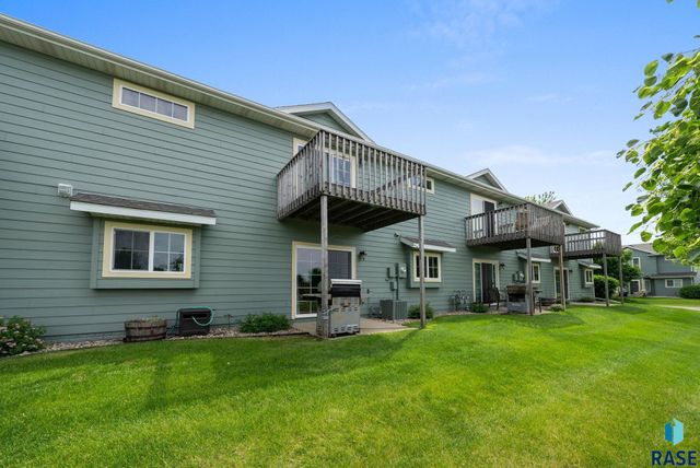 5302 W Sourwood Pl, Sioux Falls, SD 57107