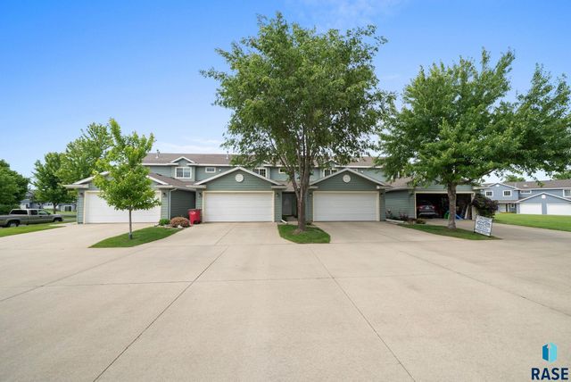5302 W Sourwood Pl, Sioux Falls, SD 57107