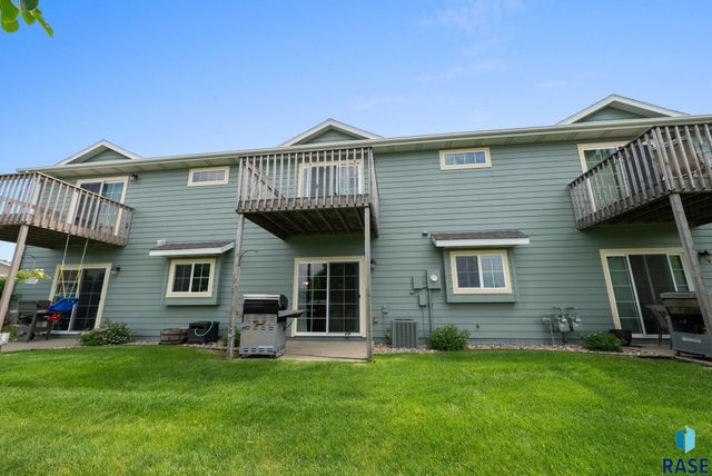 5302 W Sourwood Pl, Sioux Falls, SD 57107