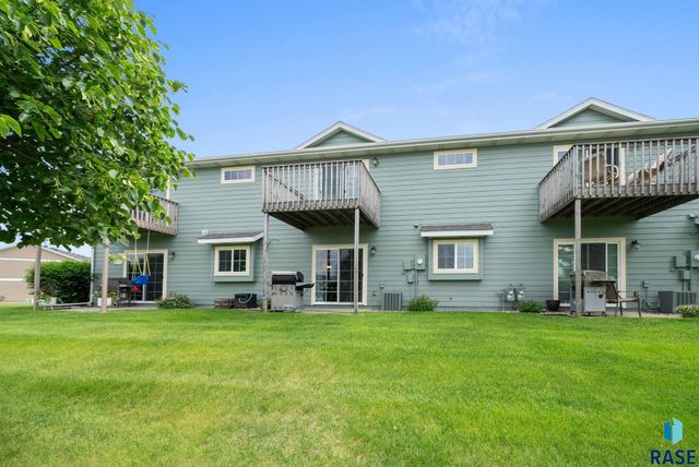 5302 W Sourwood Pl, Sioux Falls, SD 57107