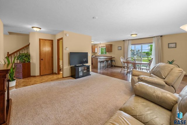 5302 W Sourwood Pl, Sioux Falls, SD 57107