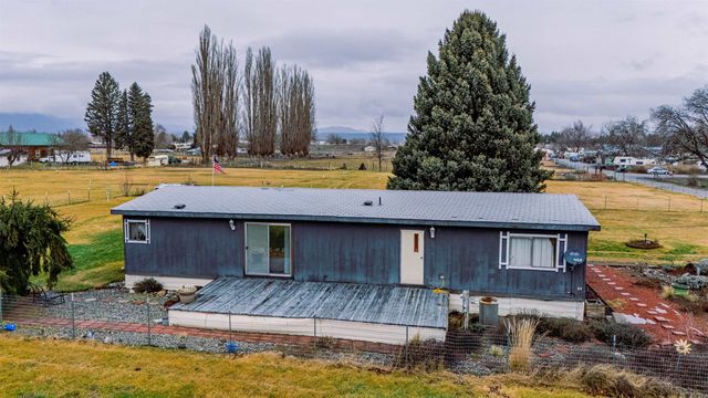 213 Davis Ave, Other, WA 98812