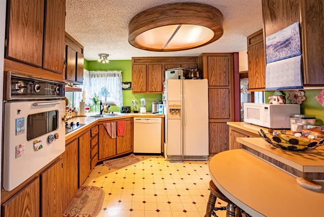 213 Davis Ave, Other, WA 98812