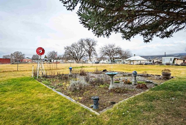 213 Davis Ave, Other, WA 98812