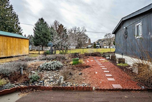 213 Davis Ave, Other, WA 98812