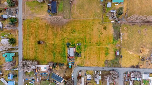 213 Davis Ave, Other, WA 98812