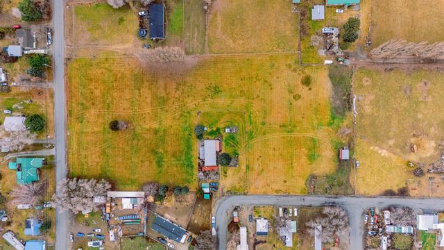 213 Davis Ave, Other, WA 98812