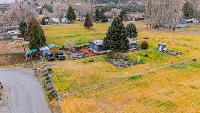 213 Davis Ave, Other, WA 98812