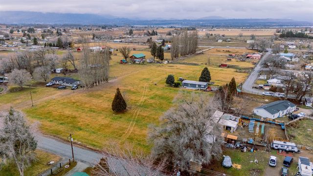 213 Davis Ave, Other, WA 98812