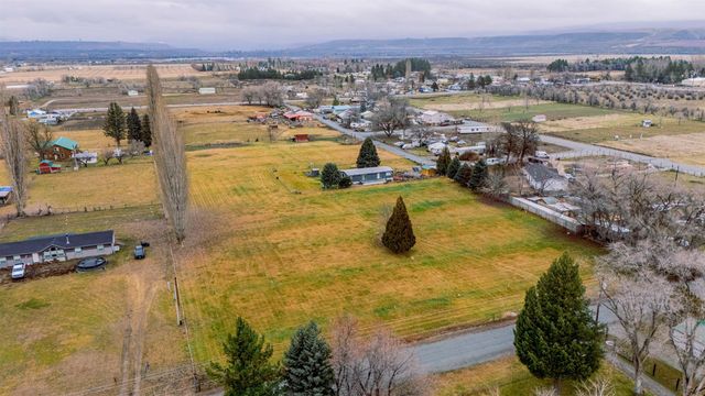 213 Davis Ave, Other, WA 98812