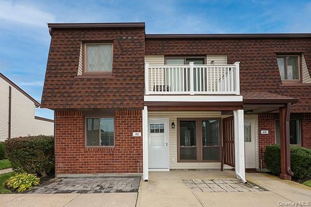 43 Cambridge Drive W, Copiague, NY 11726 — photo 3