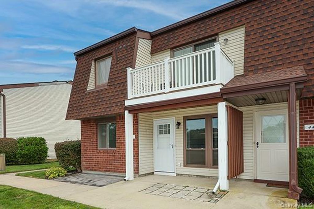 43 Cambridge Drive W, Copiague, NY 11726 — photo 4