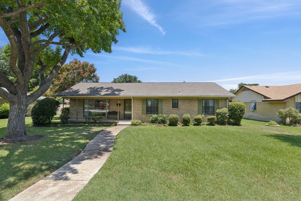 1837 Baxley Drive, Carrollton, TX 75006