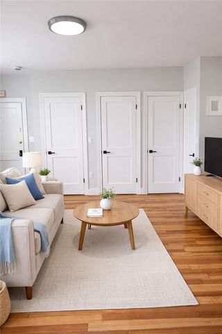 308 State Street 2E, Bristol, RI 02809