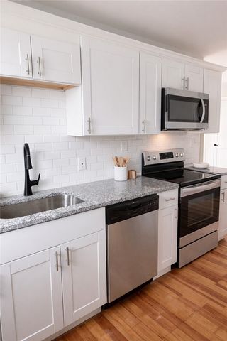 308 State Street 2E, Bristol, RI 02809