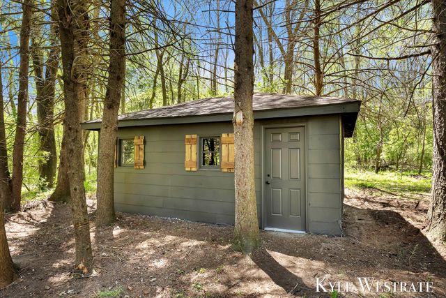 11127 8th Avenue, Tallmadge Twp, MI 49534