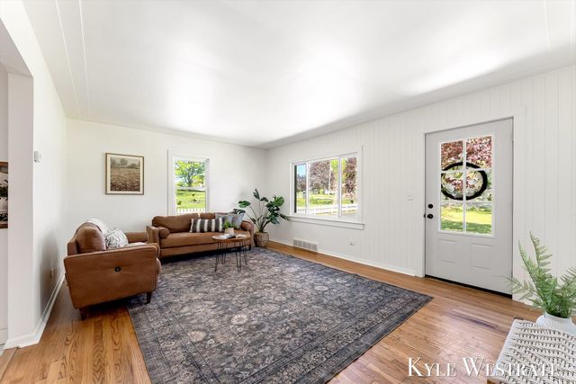 11127 8th Avenue, Tallmadge Twp, MI 49534