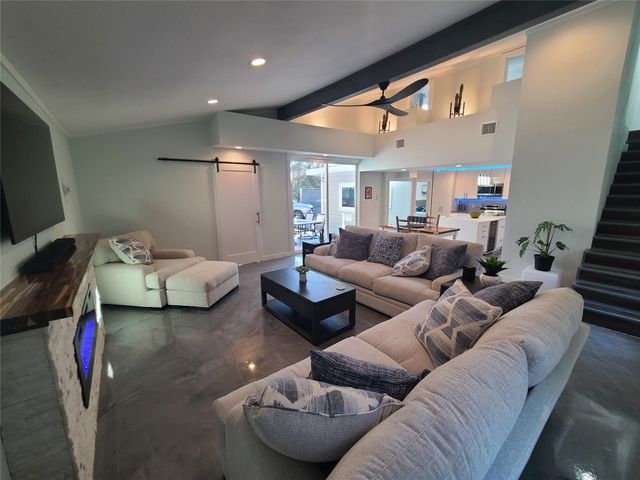 372 Plum ST, Bastrop, TX 78602