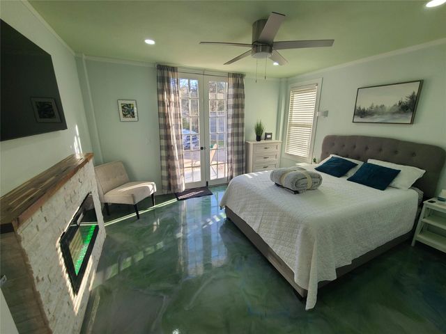 372 Plum ST, Bastrop, TX 78602