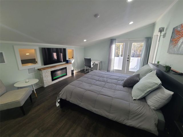 372 Plum ST, Bastrop, TX 78602