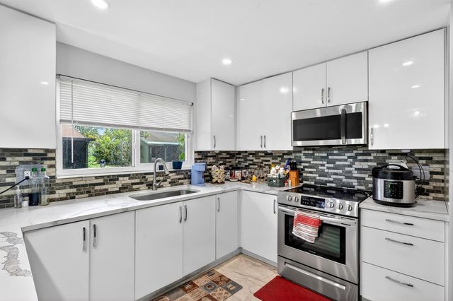 1434 SE Larkwood Circle, Port Saint Lucie, FL 34952