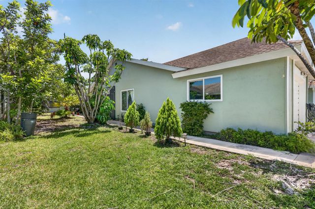 1434 SE Larkwood Circle, Port Saint Lucie, FL 34952
